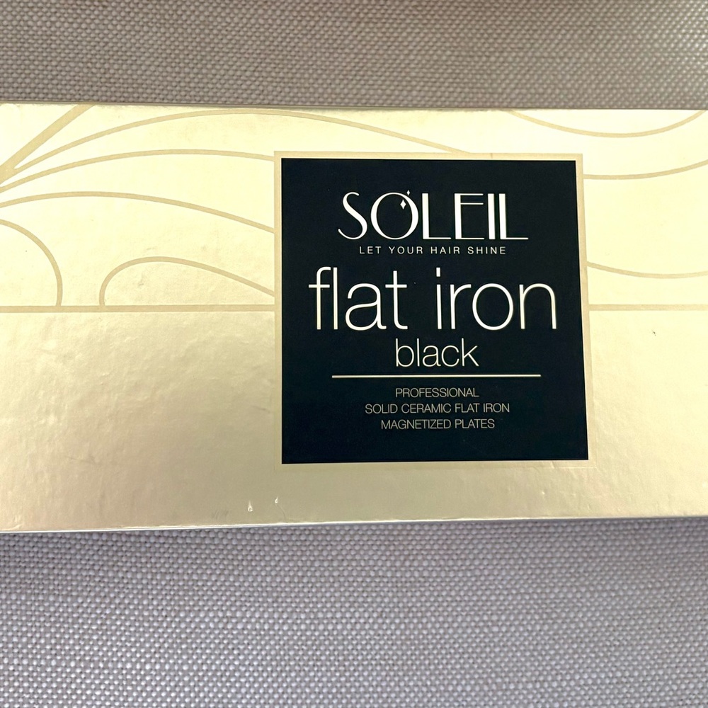 Soleil NEW in box Black Flat Iron!